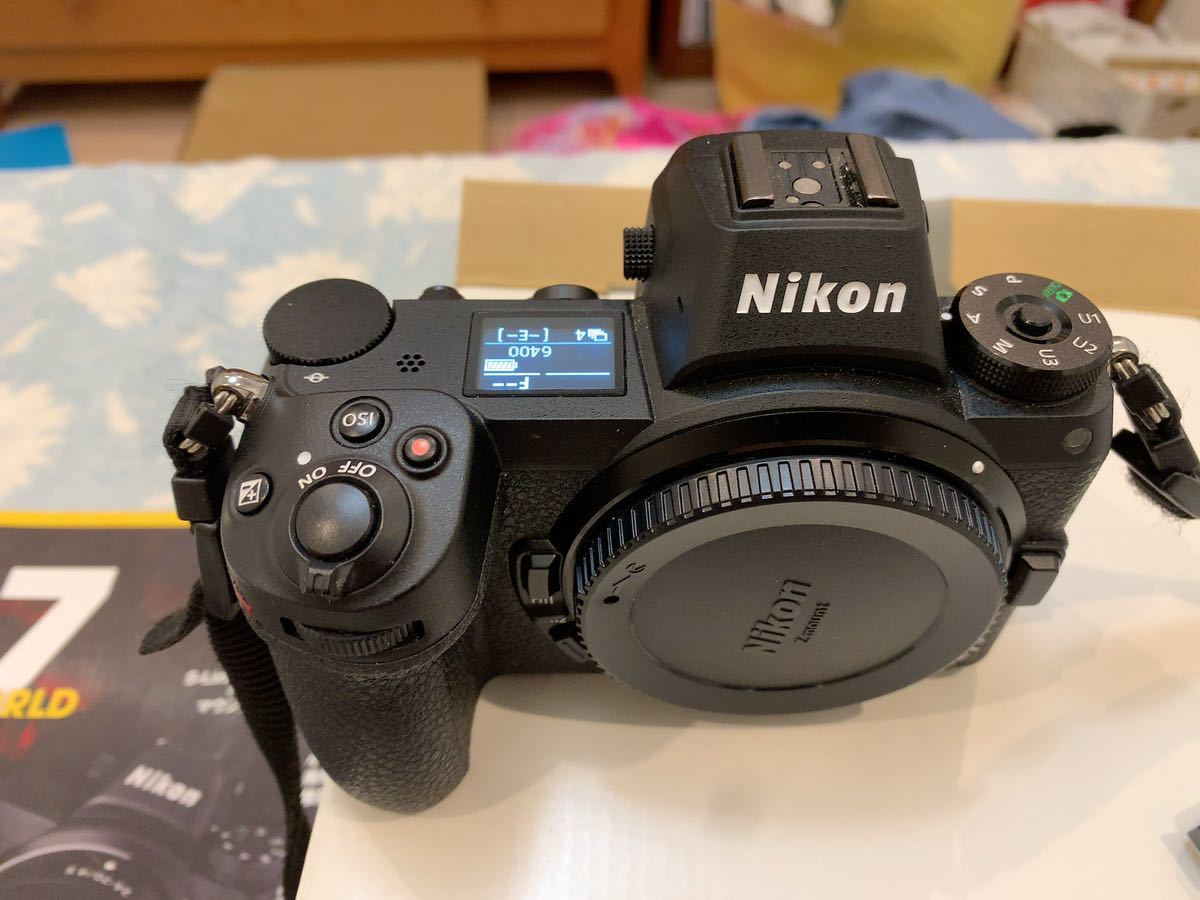 Nikon z7 ボディ　美品！XQDカード ムックなどおまけ付き_画像2