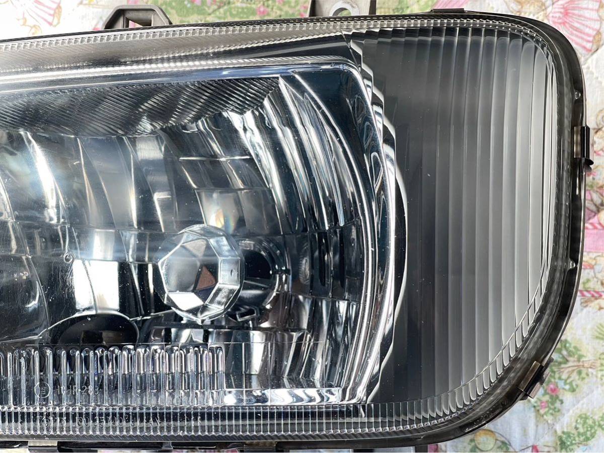 中古 UD 純正 ビックサム クオン HID ヘッドライト ユニット 左 中古 UD 純正 ビックサム クオン HID ヘッドライト ユニット 左