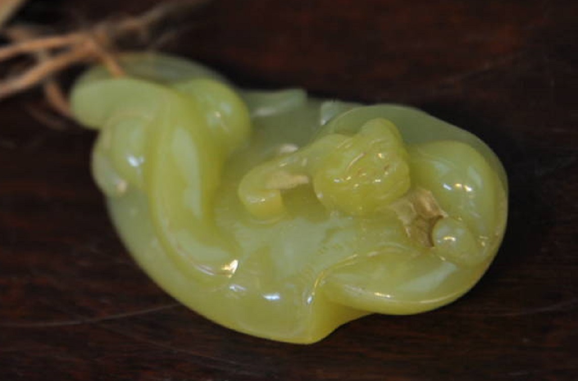 中国 唐物 砡 時代物 清代龍紋玉飾-