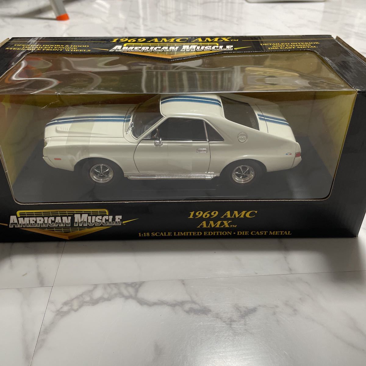 《箱付き》【1/18スケール】1969 AMC AMX TM American Muscle ミニカー 模型 コレクション放出 メタルダイキャスト スポーツカー アメ車_画像1