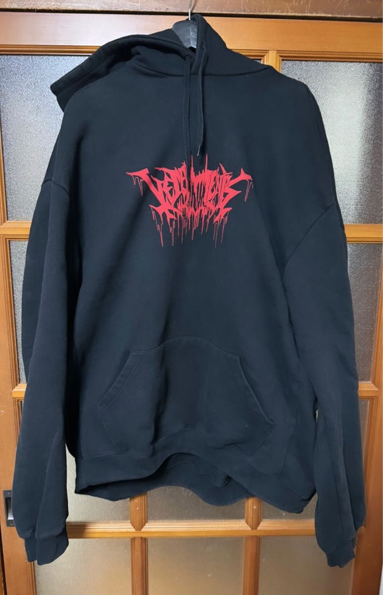 vetements シティロゴ メタルロゴ パーカー フーディー 限定 vetements シティロゴ メタルロゴ パーカー フーディー 限定