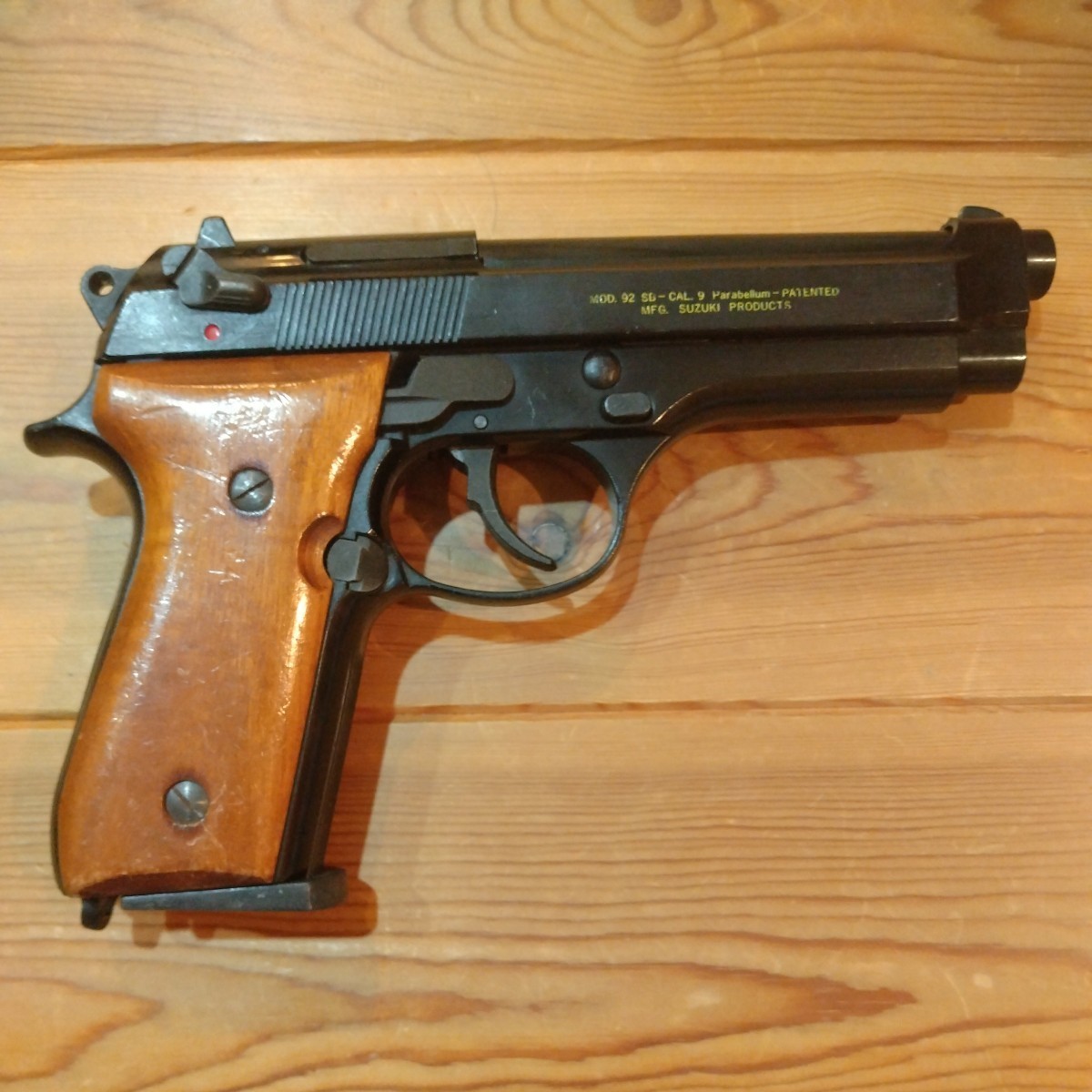 ベレッタ　M92 スズキ　モデルガン　木製グリップ　_画像2