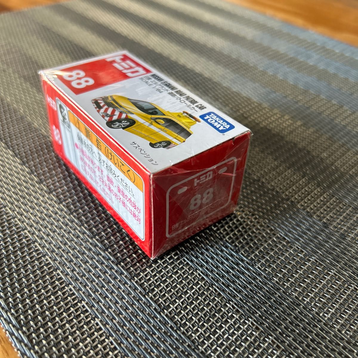 新品未開封　No.88 日産 エルグランド 道路パトロールカー（箱） （1/64スケール トミカ 843290）