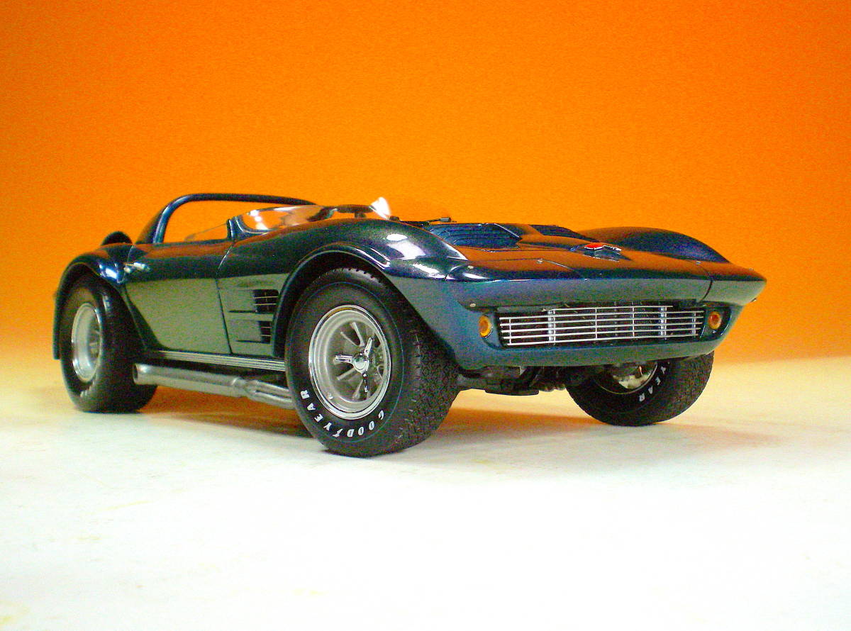 少難あり　EXOTO 1/18 Corvette Grand Sport Roadster 1964 Standox　コルベット グランドスポーツ エグゾト　ゆうパック送料着払い_実物はメタリック緑〜青で美しいです。