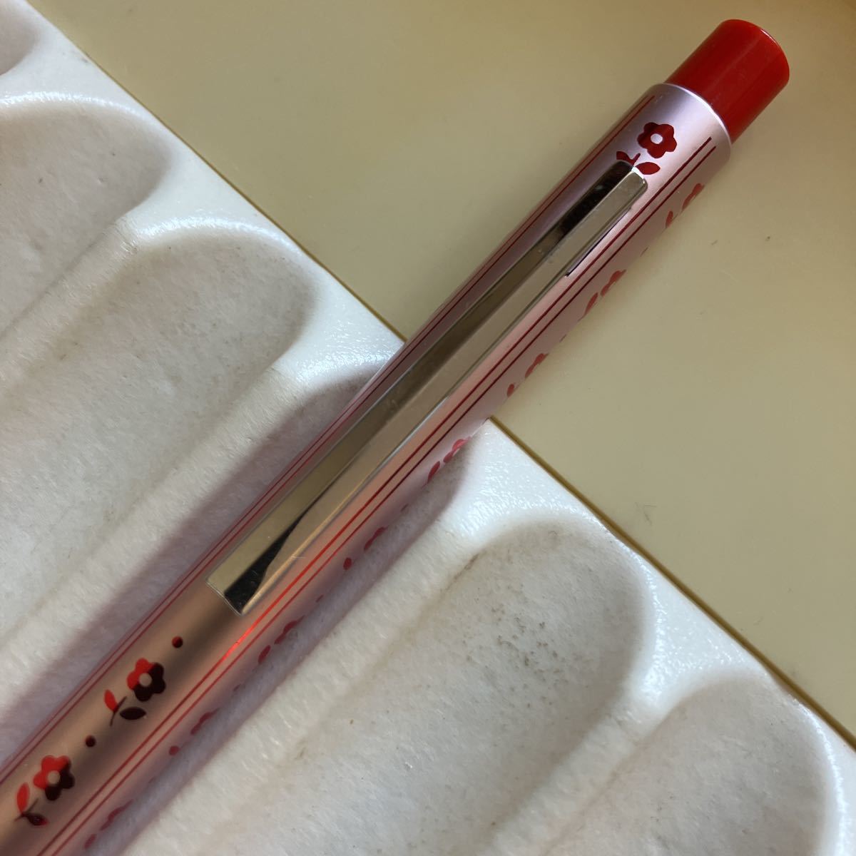  снят с производства неиспользуемый товар Showa Retro MITSUBISHI Mitsubishi карандаш название модели неизвестен механический карандаш 0.5. нержавеющая сталь цветочный принт 