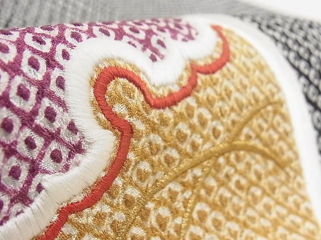 平和屋-こころ店■極上　九寸名古屋帯　刺繍　絞り　雪輪に跳び兎　黒地　金糸　正絹　逸品　未使用　3kk3558_画像6