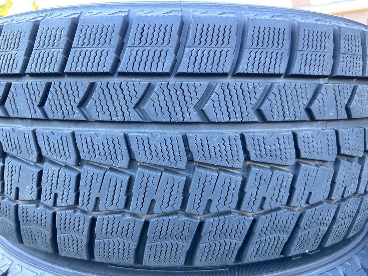 DUNLOP 215/55R17 22年製　スタッドレスタイヤ