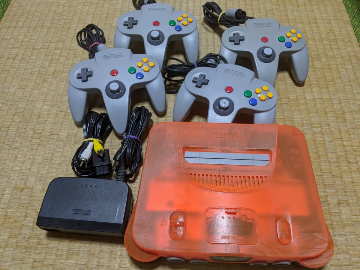 ニンテンドー64　NINTENDO64　本体　クリアオレンジ　　コントローラー4台セット_画像1