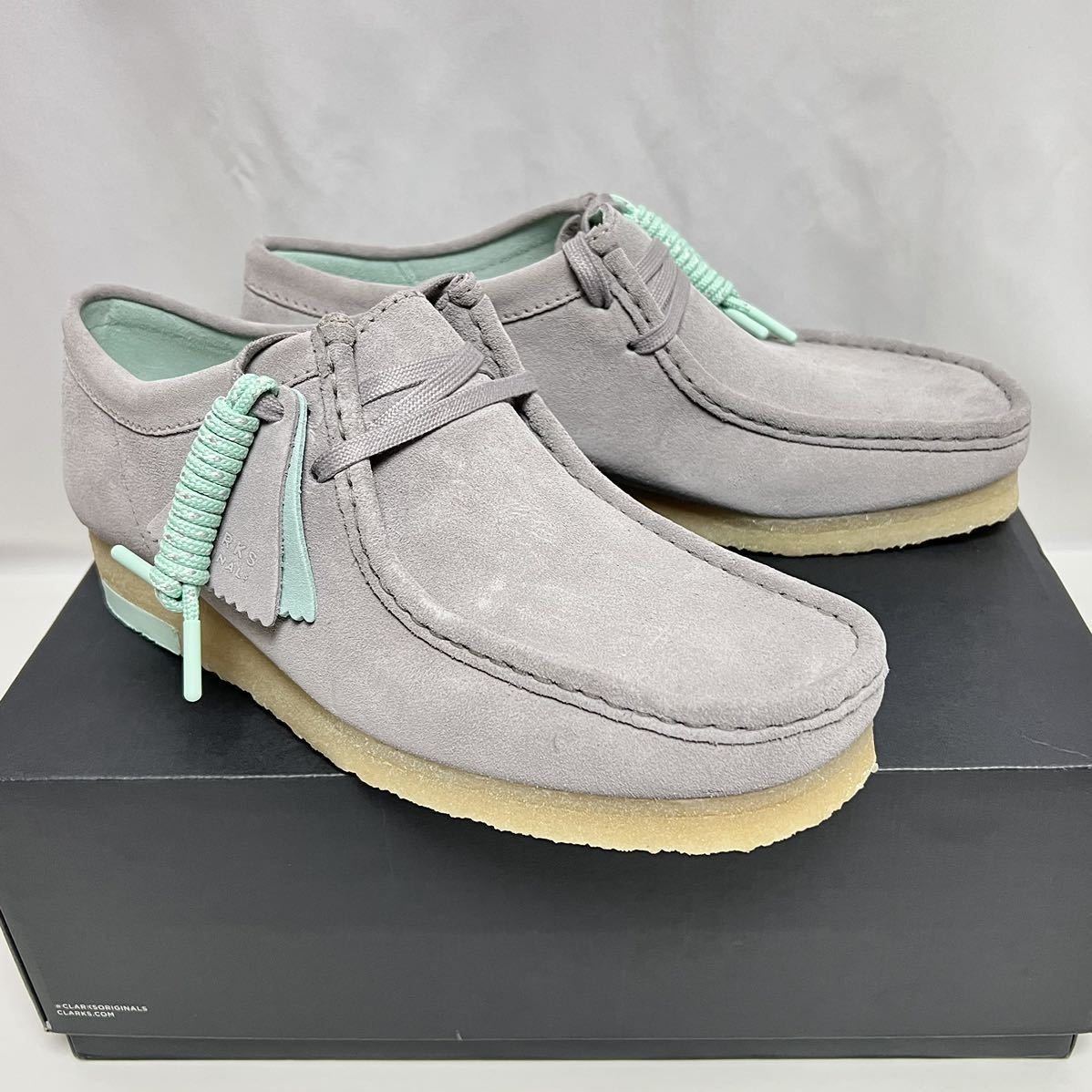 25cm новый товар Clarks оригиналы Wallabeewala Be low серый UK7 белый замша ClarksOriginals low cut мокасины 