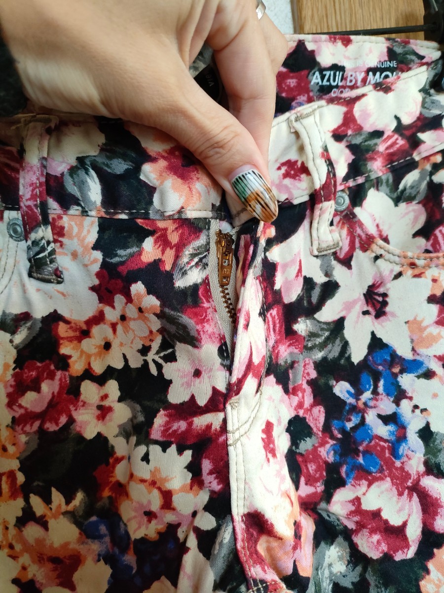 新品 AZUL by moussy 花柄 ストレッチ スキニー パンツ 黒 S 新品 AZUL by moussy 花柄 ストレッチ スキニー パンツ 黒 S