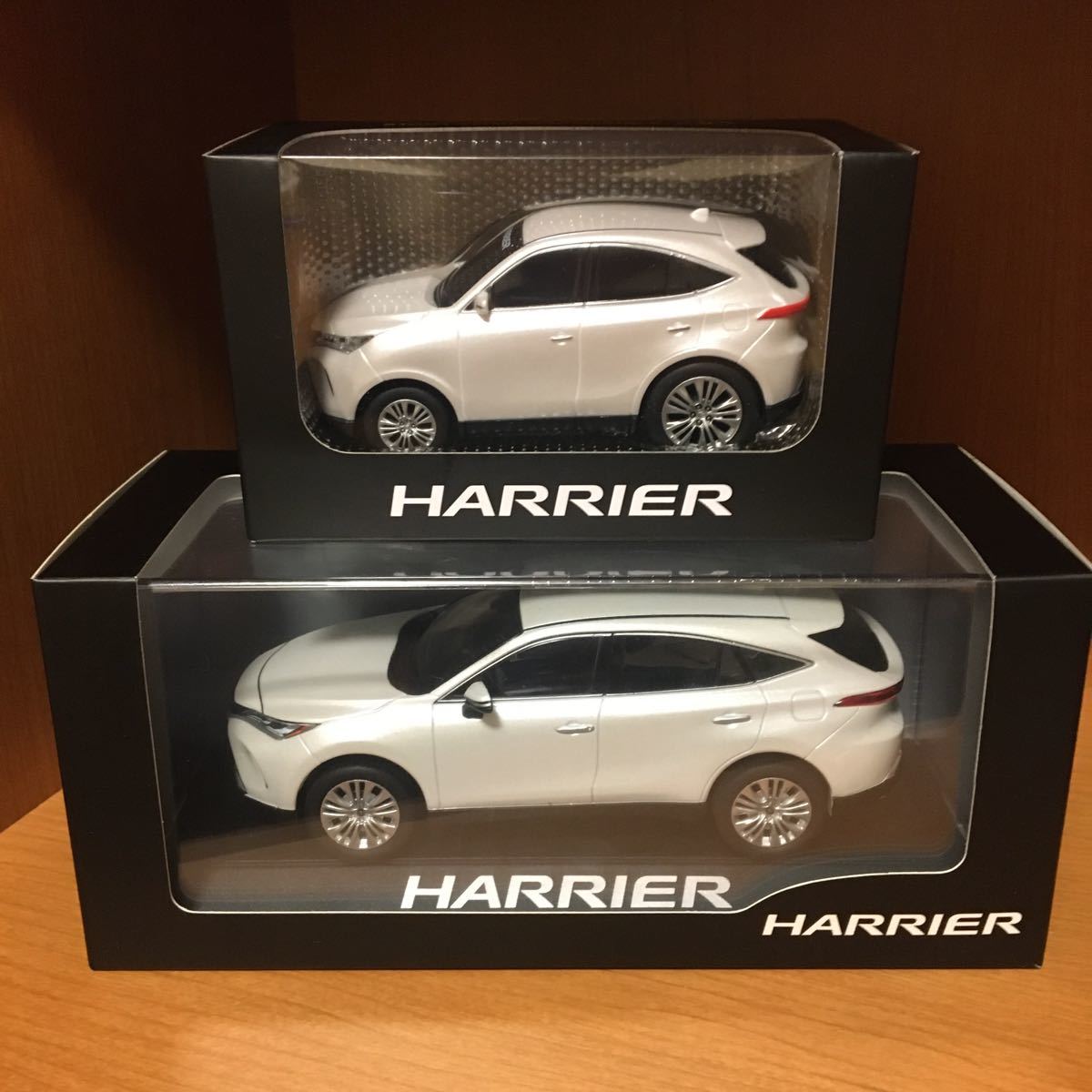 ラスト1セット トヨタ 新型ハリアー 非売品ミニカーセット ラスト1セット トヨタ 新型ハリアー 非売品ミニカーセット