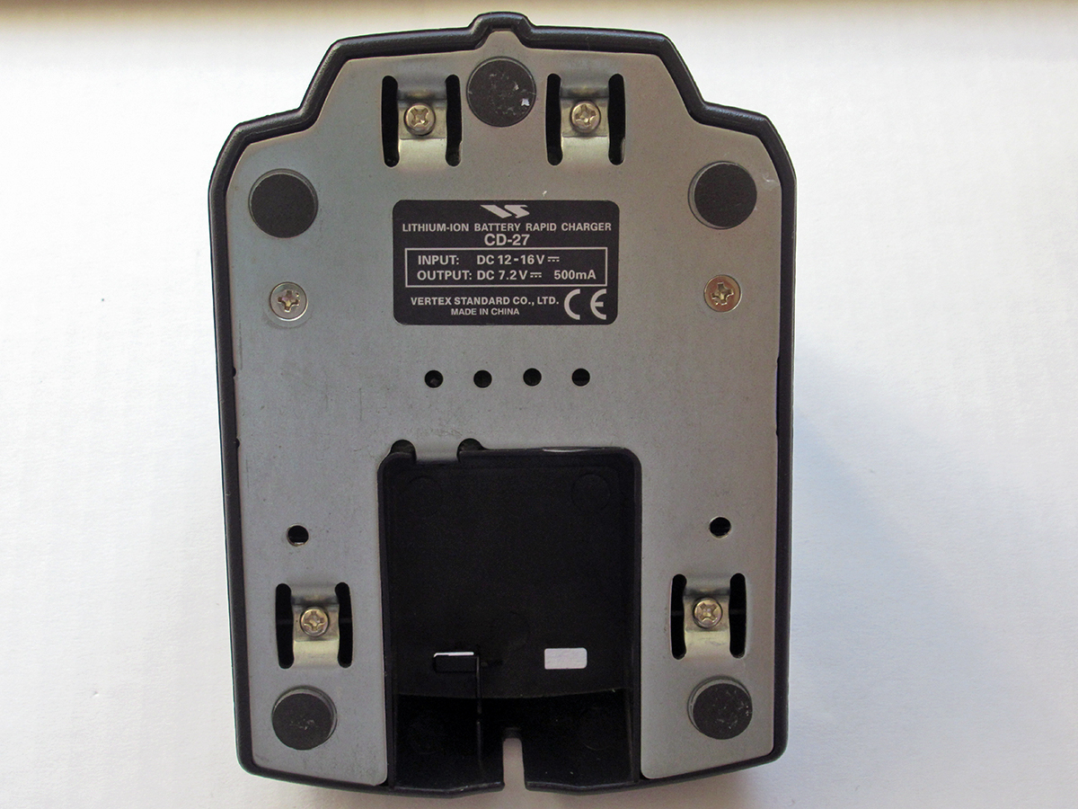 スタンダード 簡易/業務用無線機用バッテリー急速充電器 VAC-581相当　（VAC-50A、SAD-1010A、MAC-50A、MAC-3500 互換）_画像3