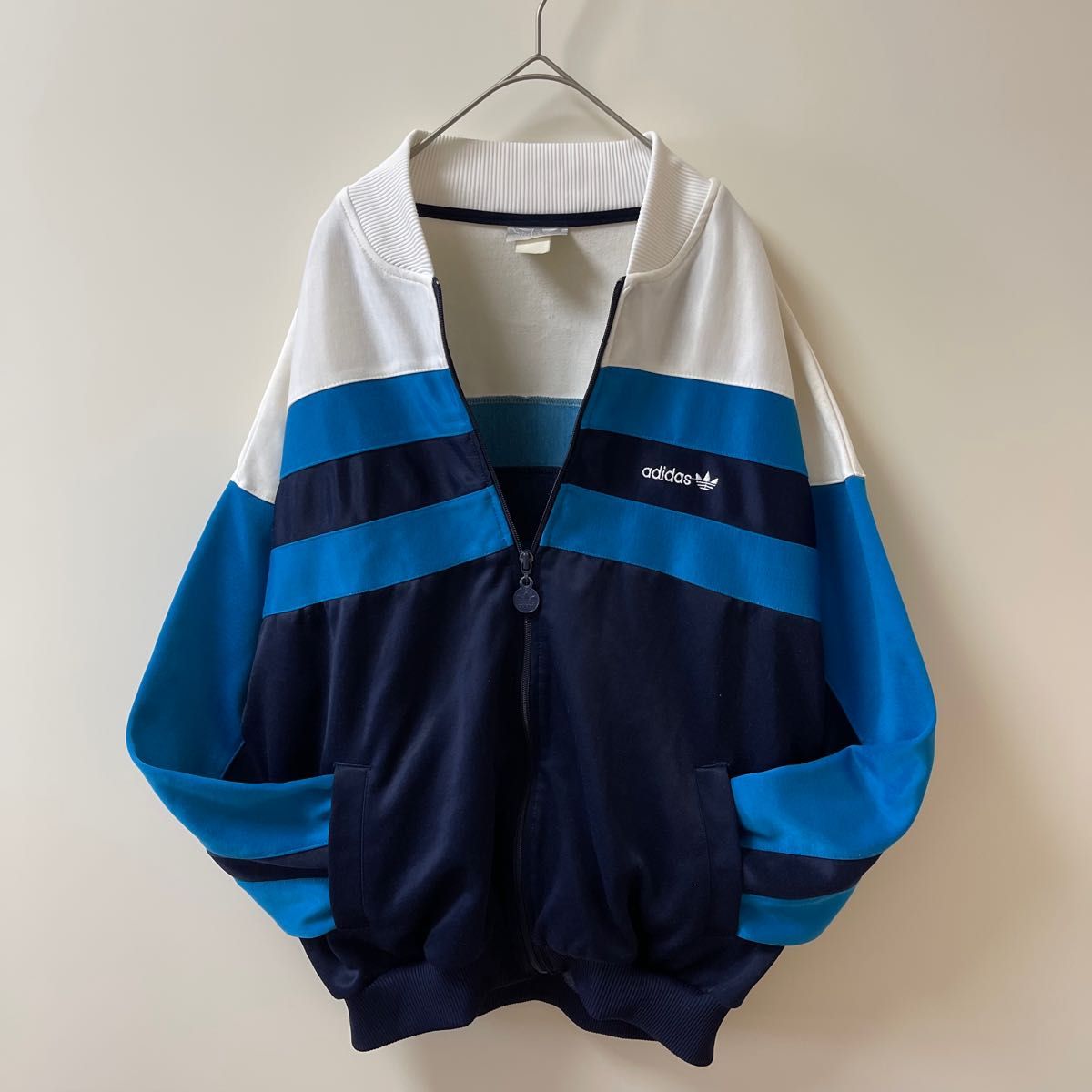 90s】アディダス古着トラックジャケット刺繍ジャージ ビンテージ ネイビー白青 90s】アディダス古着トラックジャケット刺繍ジャージ ビンテージ ネイビー白青