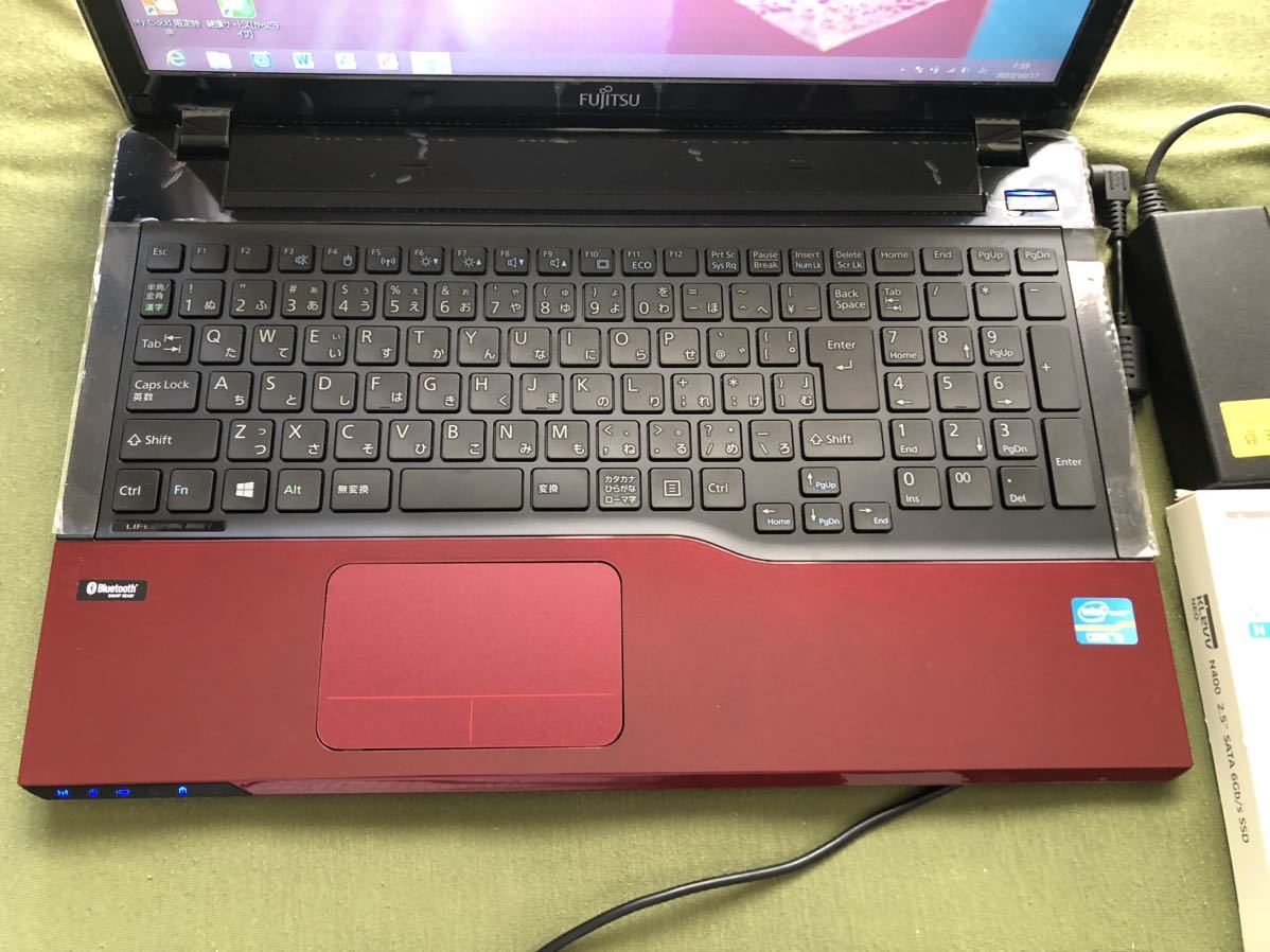 富士通 LIFEBOOK AH45/J アルマイトレッド Core i3 3110M 2.40Hz/M8GB/SSD480GB/BD/Windows 8 リカバリ済 ほぼ新品_画像3