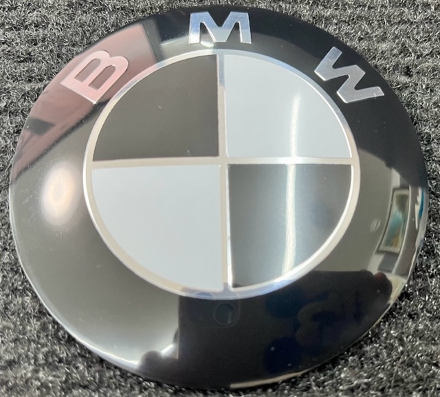 BMW 82mm 　黒白 プロペラ ボンネットエンブレム 新品1個 E36E39E46E53E70E71E60E63E65E66E81E82E83E84E87E88E90_画像8