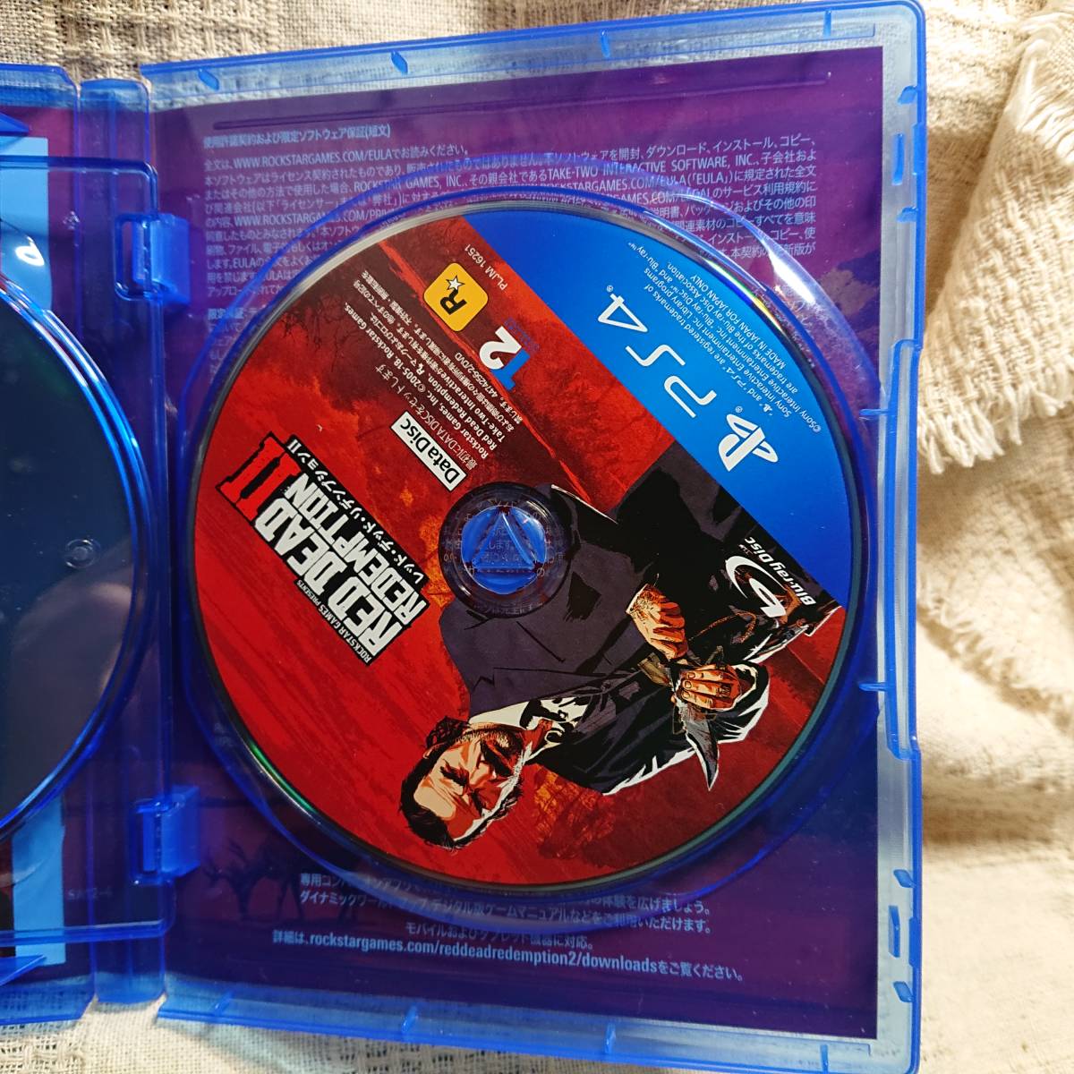 美品[Zm] PS4 Play Station 4 レッド・デッド・リデンプション2　Red Dead Redemption 2 　定形外郵便250円発送_画像4