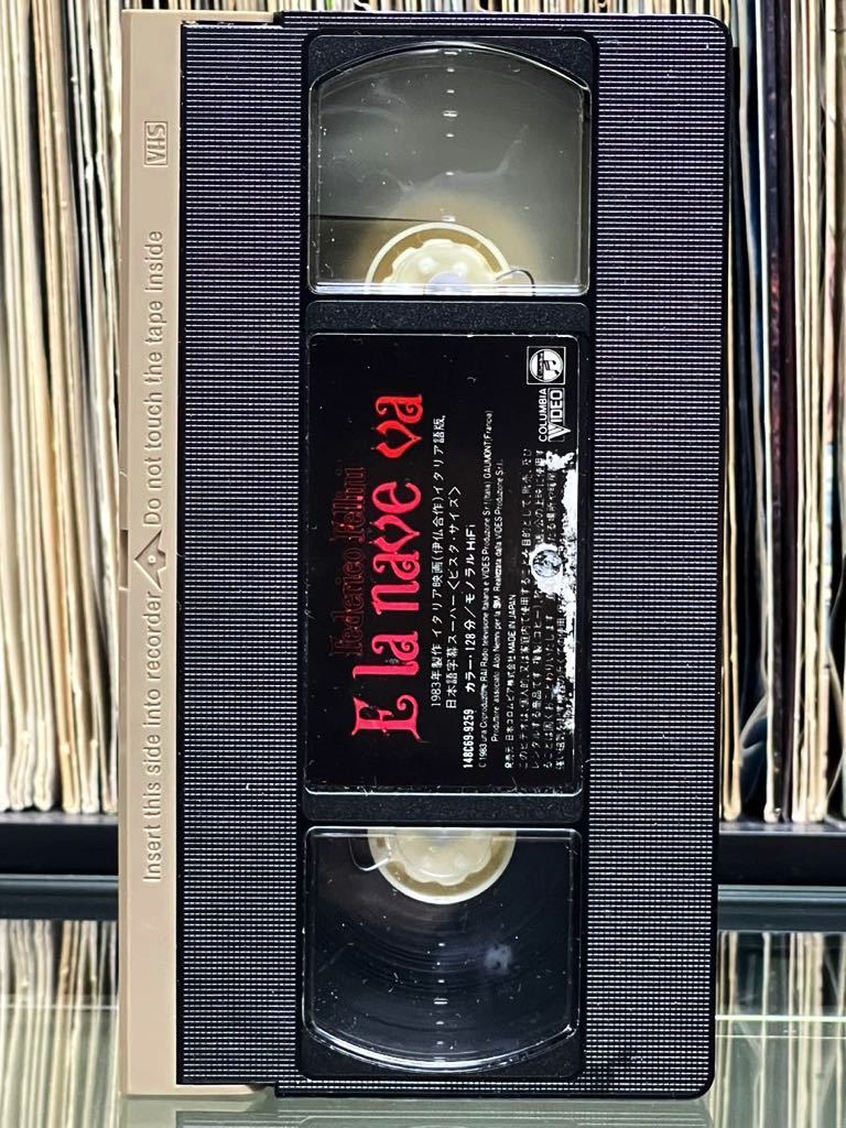 『そして船は行く』1983年 E la nave va VHS ビデオ 監督：フェデリコ・フェリーニ 日本コロンビア・ハードケース入り メガレア！！_画像6