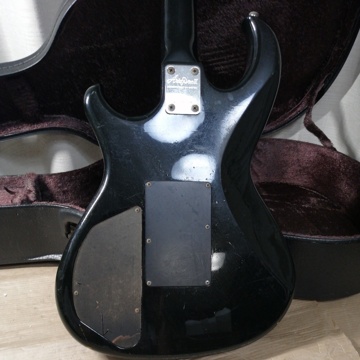 通電未確認　Aria Pro Ⅱ　エレキギター　RS WILDCAT DX アリアプロ 種類の違うハードケース付　ジャンク品　102008w_画像5
