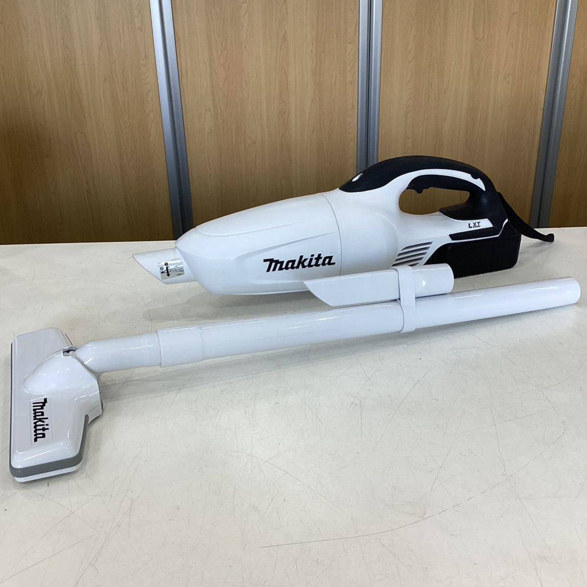 正規店仕入れの マキタ ＊【動作品】makita 充電式クリーナー