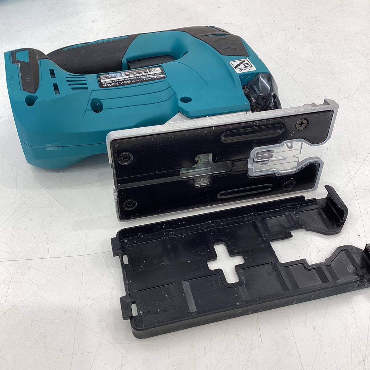 ＊【動作品】makita マキタ 充電式ジグソー JV182DZK 本体 バッテリ BL1860B 充電器 DC18RC 取説 ケース付 18V対応 電動工具_画像4