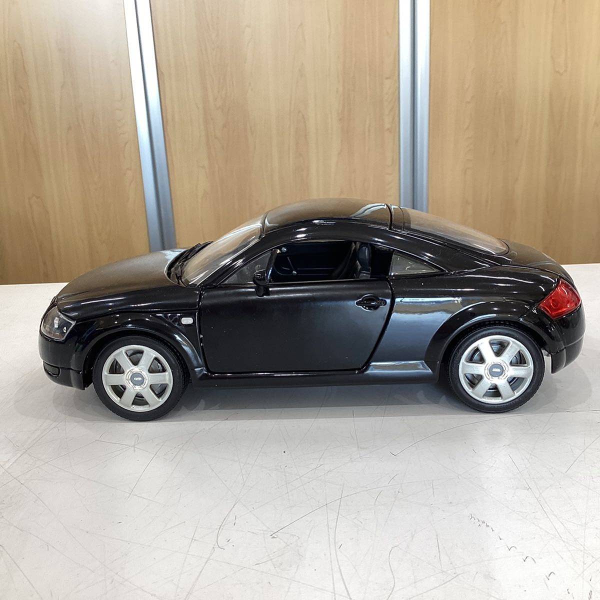 ＊Revell レベル 1/18 Audi TT Coupe アウディ TT クーペ ブラック 車 ミニカー 箱付_画像3