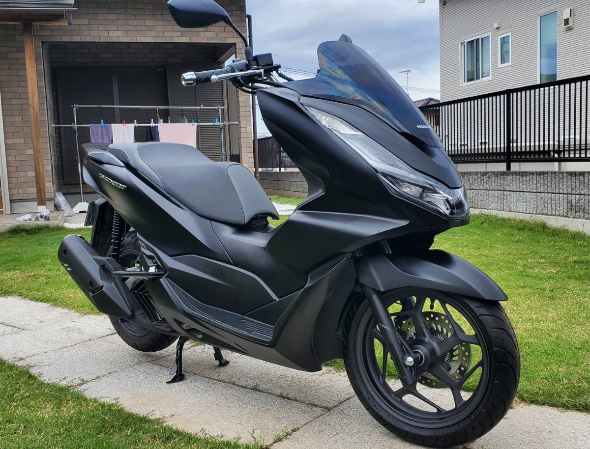 ホンダ　PCX160　走行670km ETC2.0新品付　初年度登録23年2月　新車並　キレイです　自賠付　マッドブラック　引取限定　Honda　スクーター_画像1