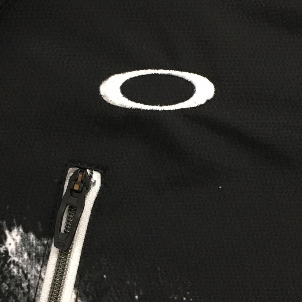 【超美品】オークリー 半袖ポロシャツ 黒×白 一部柄 ロゴ刺しゅう ボタンダウン メンズ XL ゴルフウェア Oakley_画像3