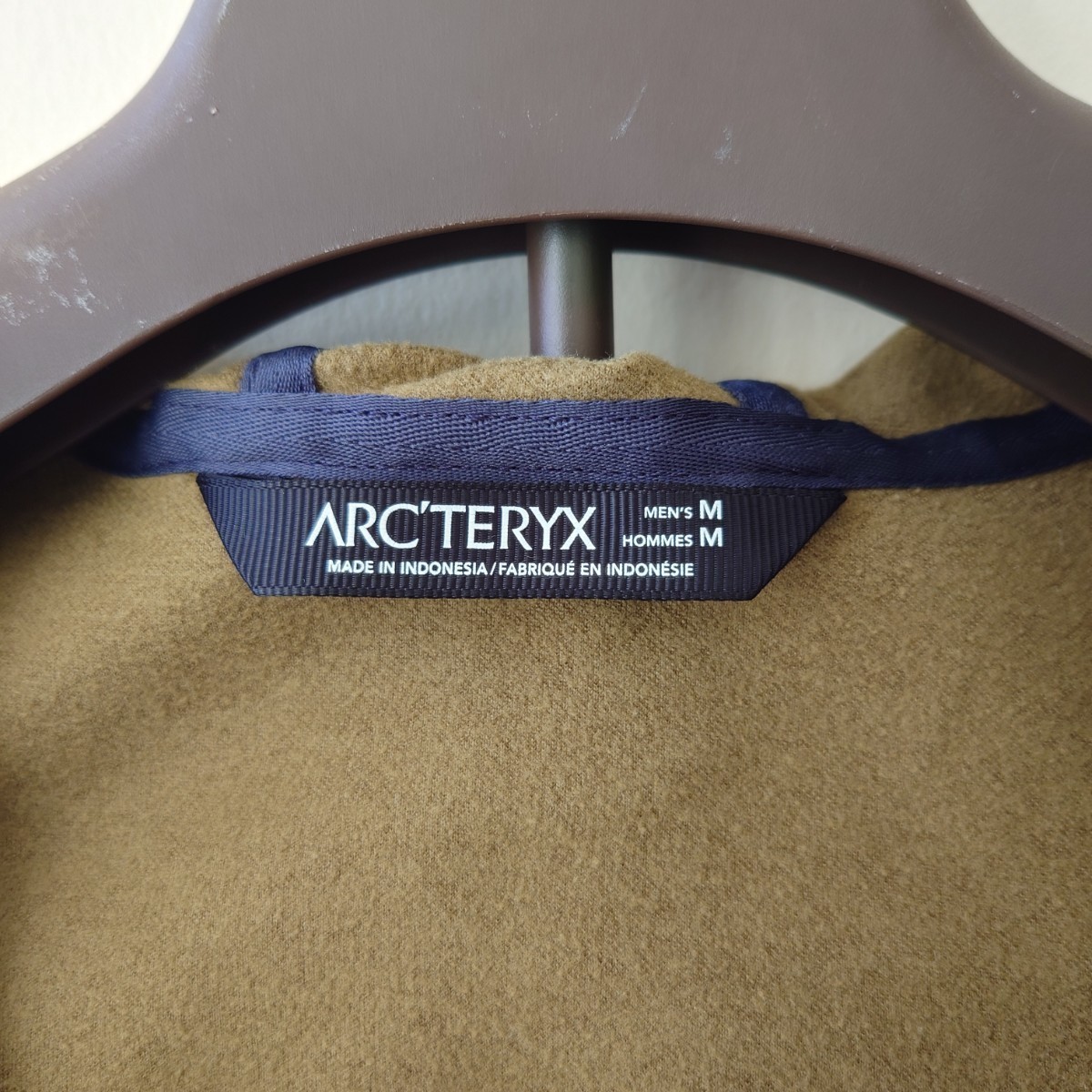 【正規品・激レア】 Arc'teryx leaf パーカー サイズM クロコダイル アークテリクス arcteryx タンカラー コヨーテタン コヨーテブラウン_画像5