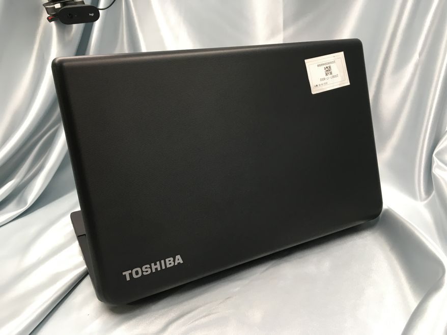 TOSHIBA/ノート/HDD 500GB/第4世代Core i3/メモリ4GB/WEBカメラ有/OS無_天板　M