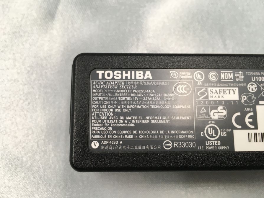 TOSHIBA/ノート/第6世代Core i7/メモリ8GB/webカメラ有/OS無/記憶媒体無_付属品 1