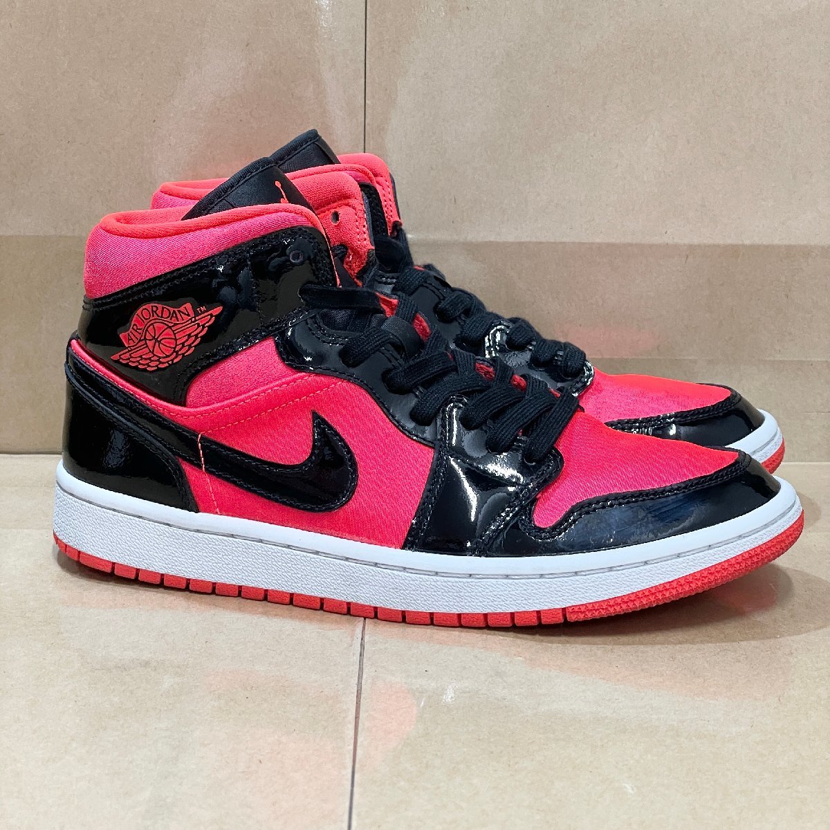 新品】24.5cm NIKE WMNS エアジョーダン1 MID-