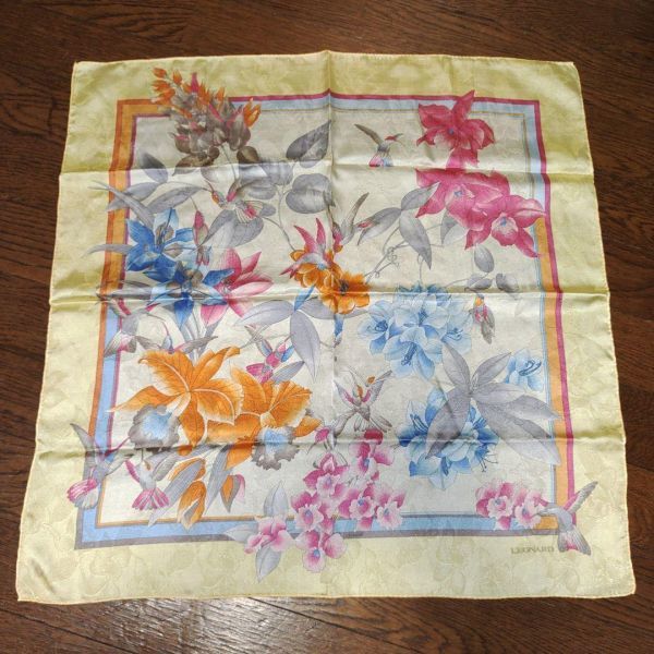 1751超美品　レオナール　スカーフ　定番花柄　カワセミ　薄手　イエロー　シルクファッション小物