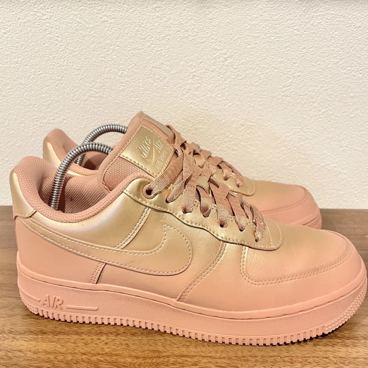 NIKE WMNS AIR FORCE 1 '07 LX ナイキ エア フォース ワン ローズゴールド レディース ローカットスニーカー カジュアル 25cm 美品_画像3