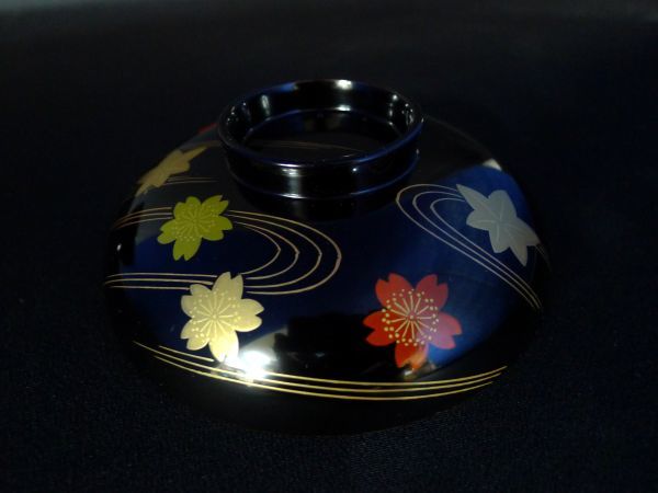 W495 天然木製漆器 山中塗 寿弥造 黒漆塗桜紅葉紋 金蒔絵蓋付吸物椀五客揃 茶器 茶道具 伝統工芸 共箱/80_画像4