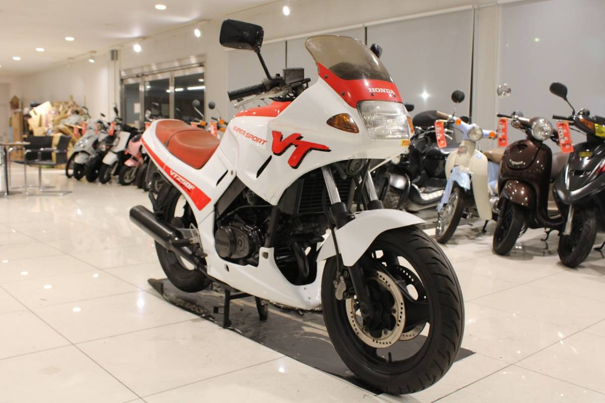 ホンダ/VT250F/MC15/4ストロークエンジン/キャブレター/ダブルディスクブレーキ/ホワイト＆レッド/15,592km/250cc/現車確認、試乗歓迎_画像1