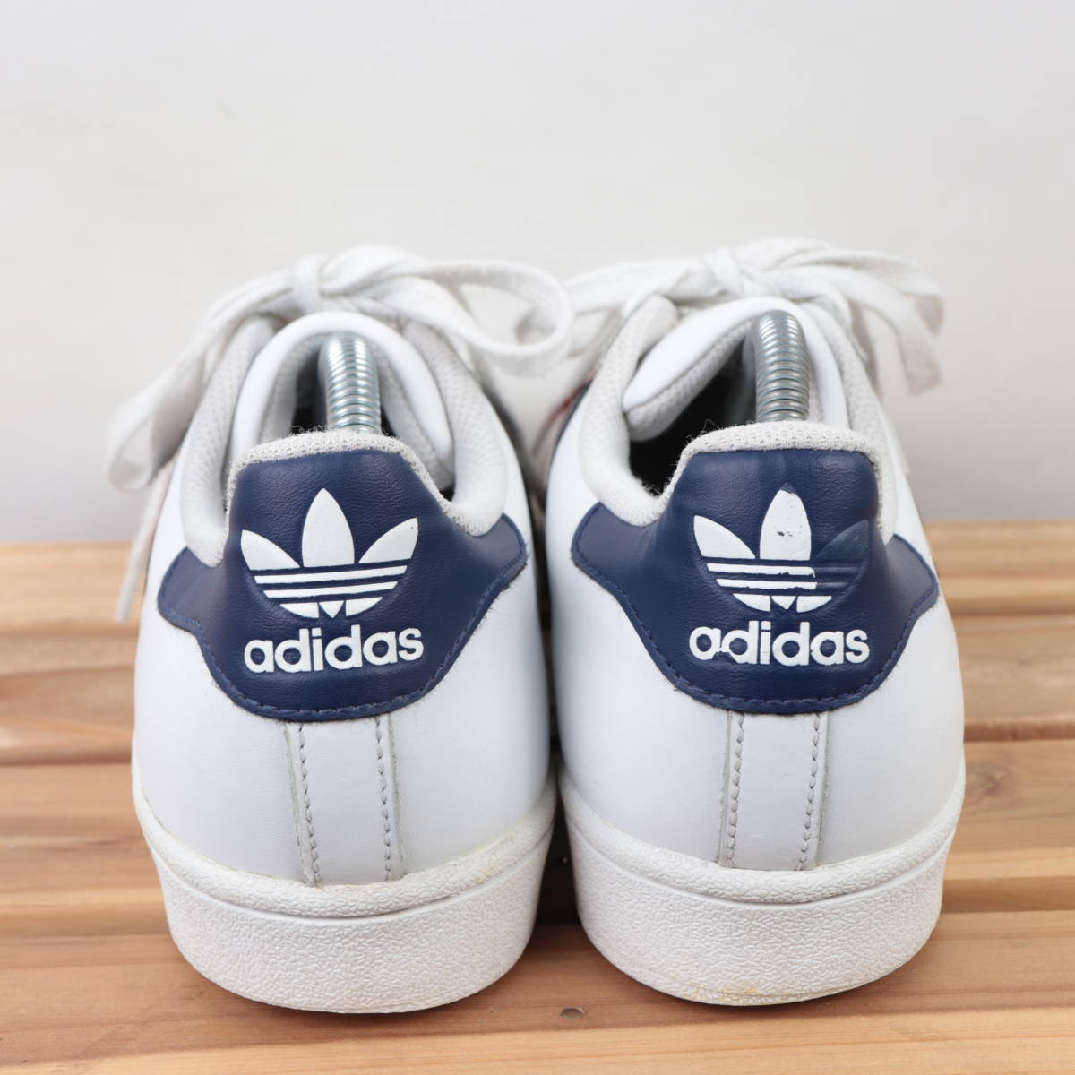 z7712 アディダス スーパースター US9 27.0cm/白 ホワイト 紺 赤 adidas SUPERSTAR メンズ スニーカー 中古_画像3