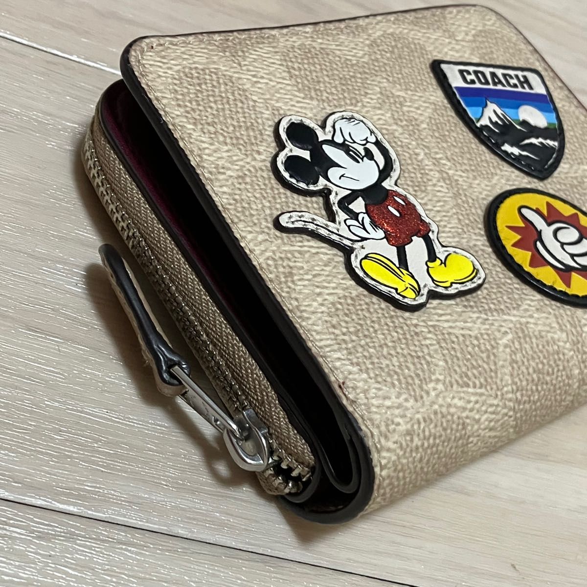 COACH Disney ビルフォールド ミッキー ミニウォレット シグネチャー ワッペン