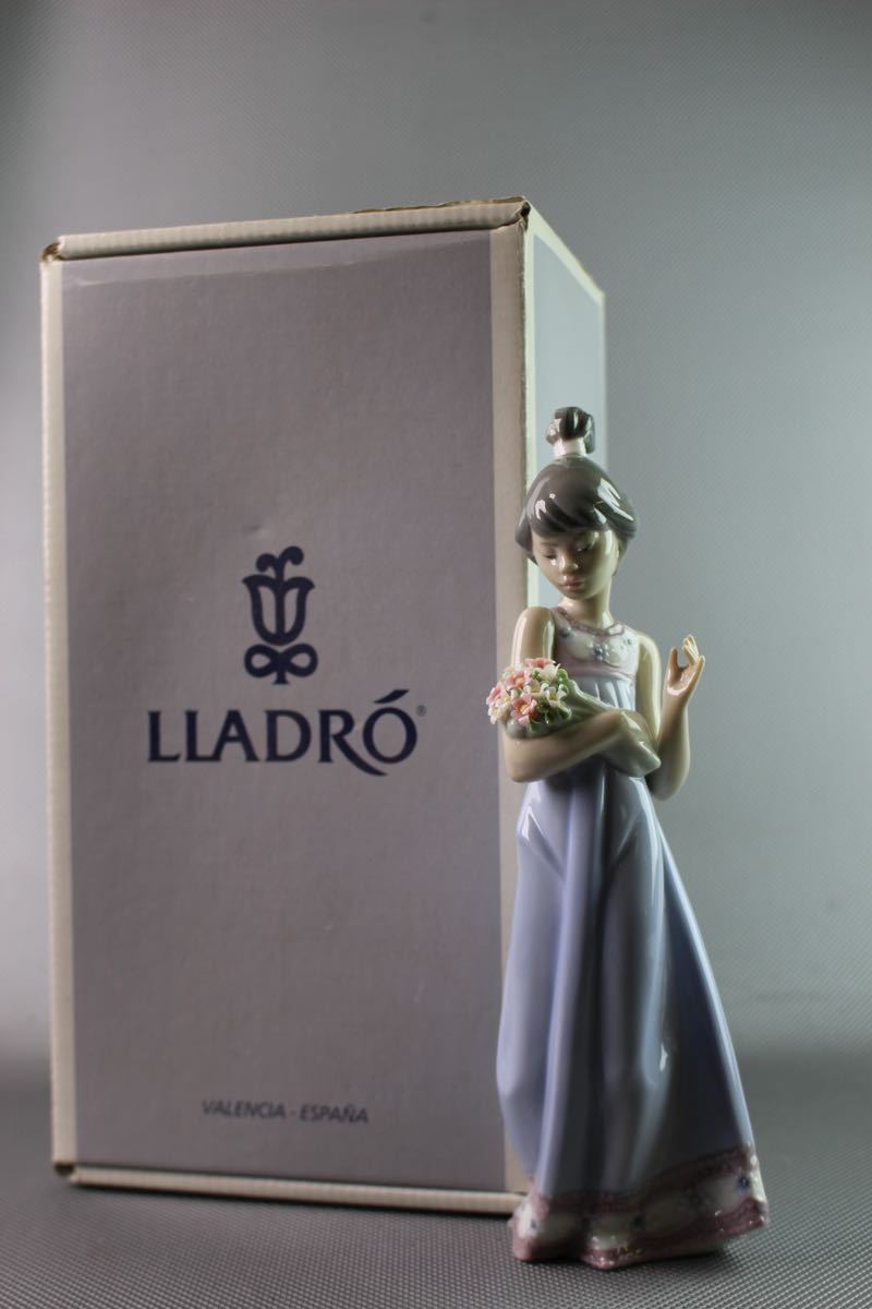 【雀】392 リヤドロ LLADRO 陶器人形 フィギュリン 女性 陶器人形 インテリア小物 05604