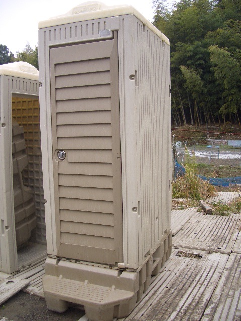 仮設トイレ販売・軽水洗(フットポンプ型)和式(大容量)便槽付 仮設トイレ販売・軽水洗(フットポンプ型)和式(大容量)便槽付