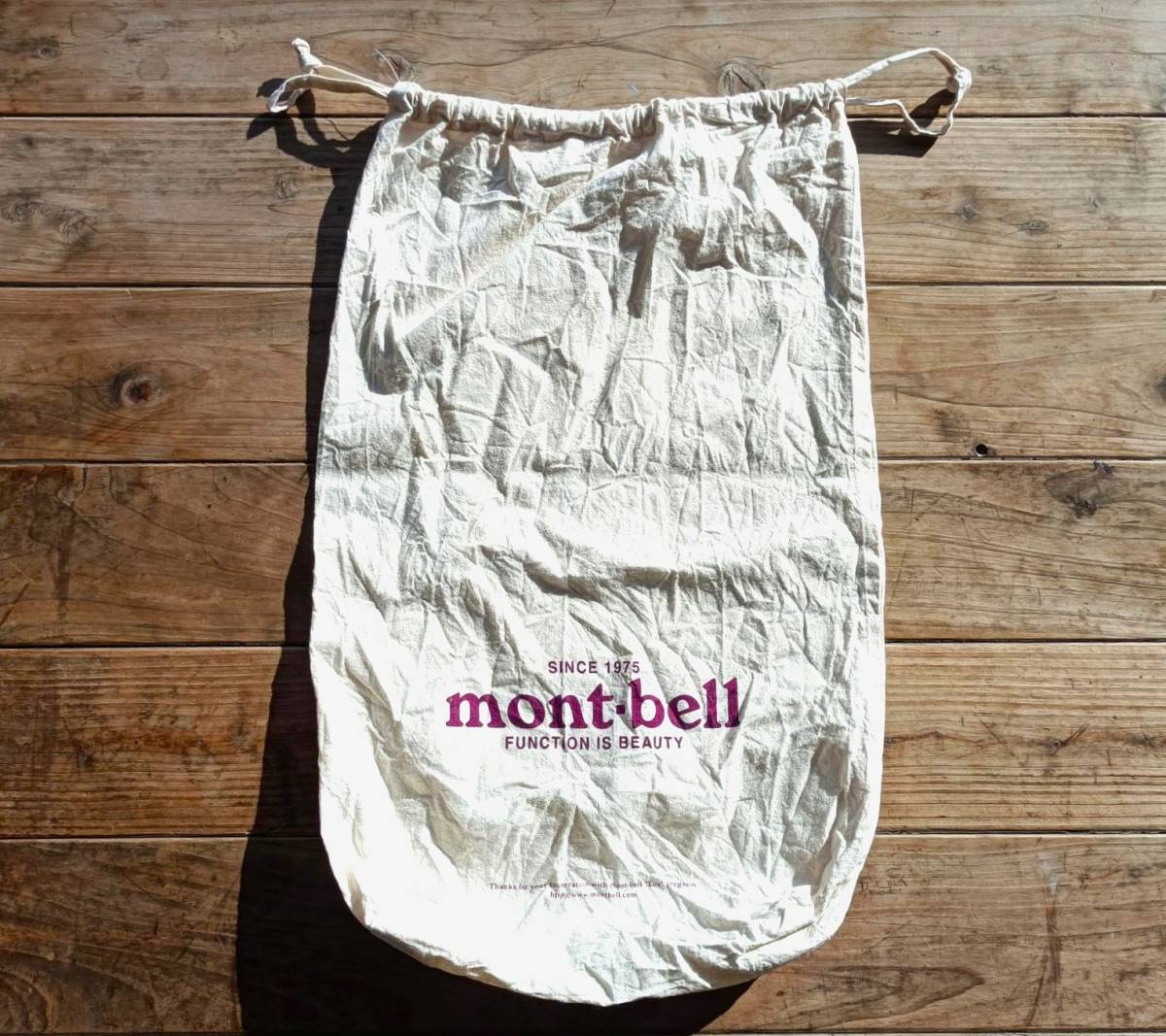 送料無料♪モンベル mont-bell ランドリーバッグ 巾着袋 大 35.5×54×9㎝ 非売品 保存袋 美品　登山キャンプアウトドア