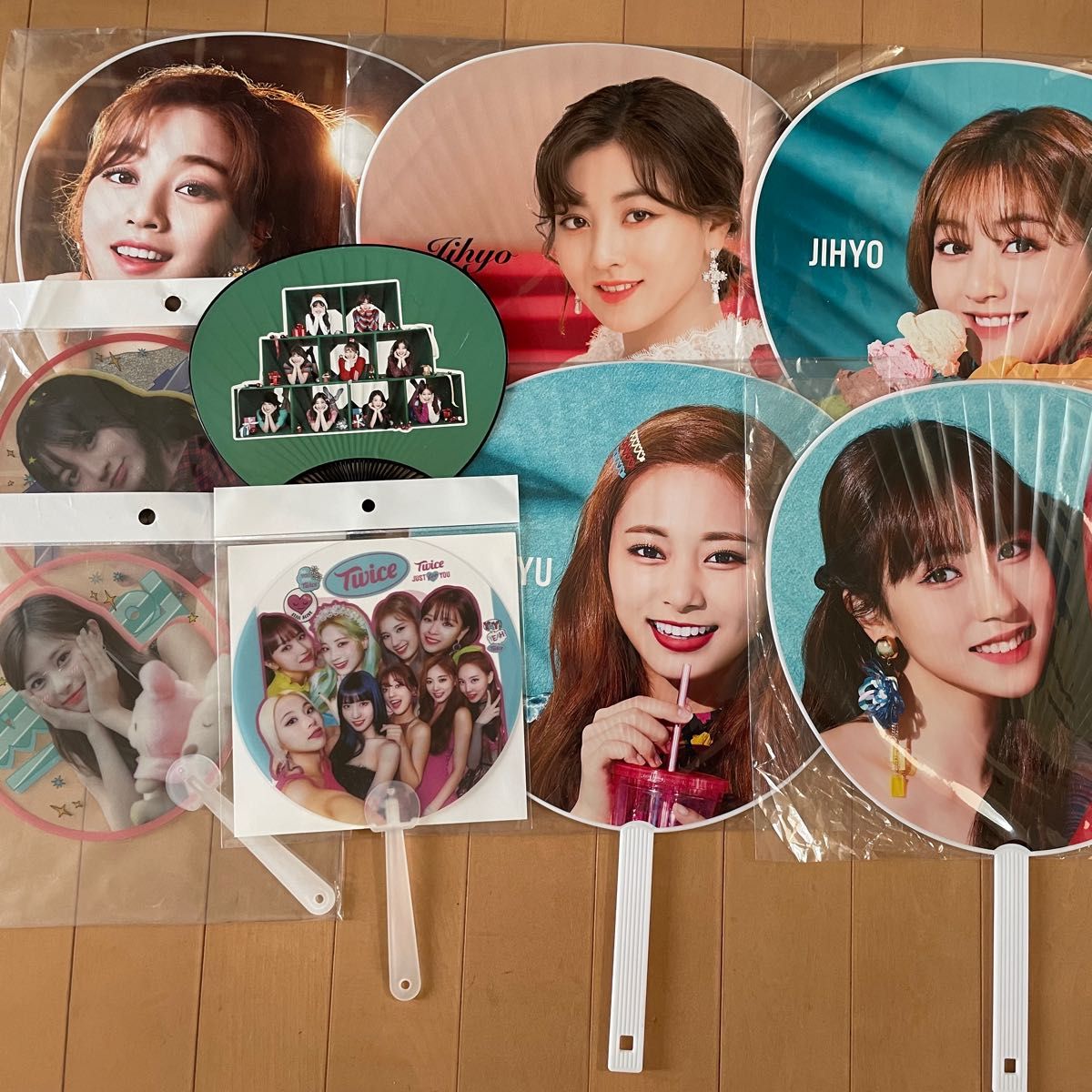 TWICE トゥワイス グッズ まとめ売り うちわ CD DVD トレカ 缶バッジ 缶バッチ K-POP 韓国