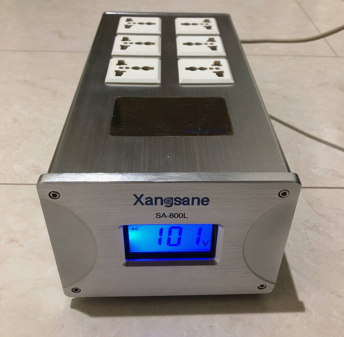■超高圧アルミ合金仕様 オーディオ用電源タップ 6口 シルバー 電圧表示液晶付