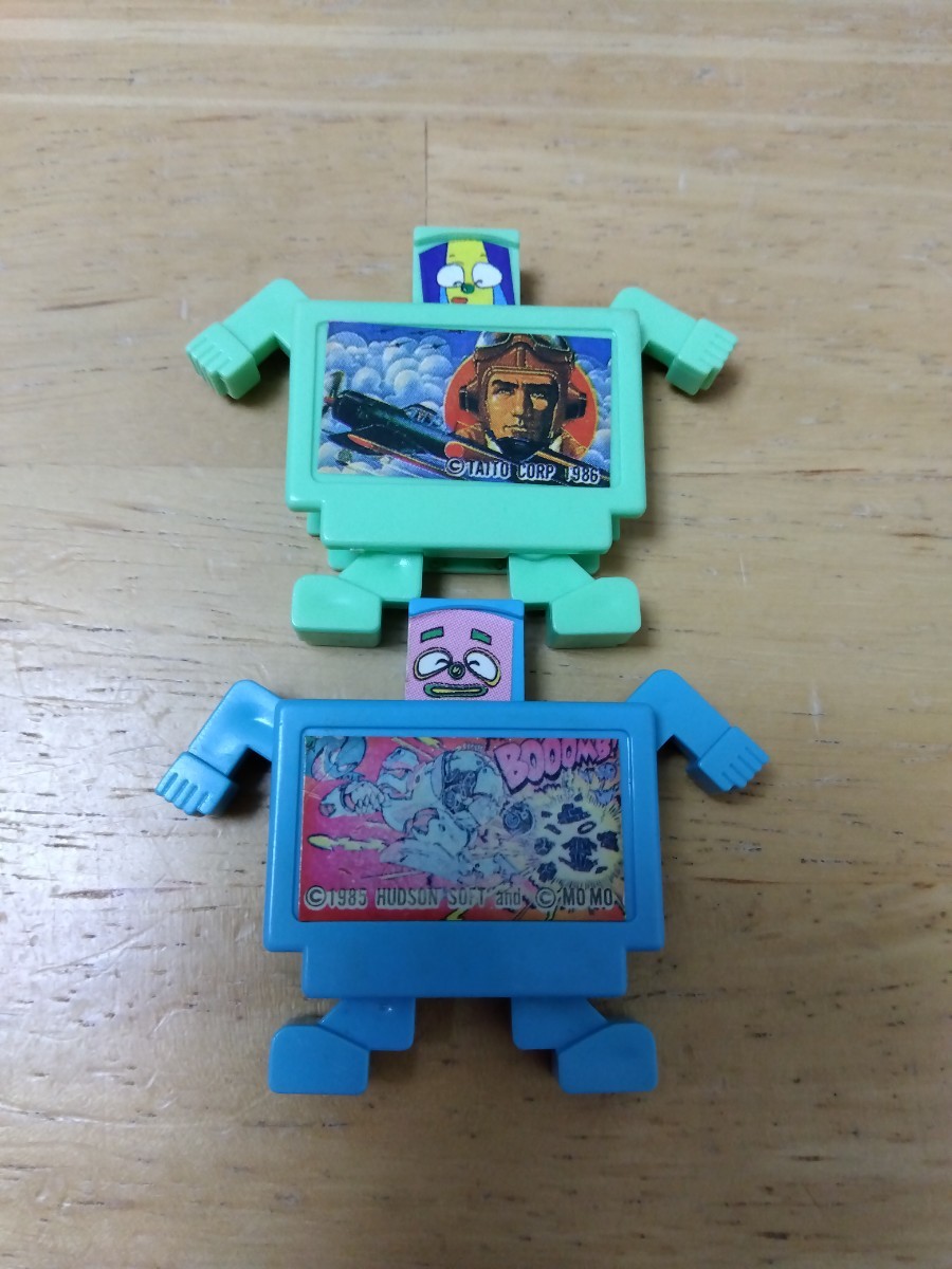 2個セットA ファミコンカセット型 変形ロボット フィギュア ボンバーマン スカイデストロイヤー ファミリーコンピュータ レトロゲーム_画像1