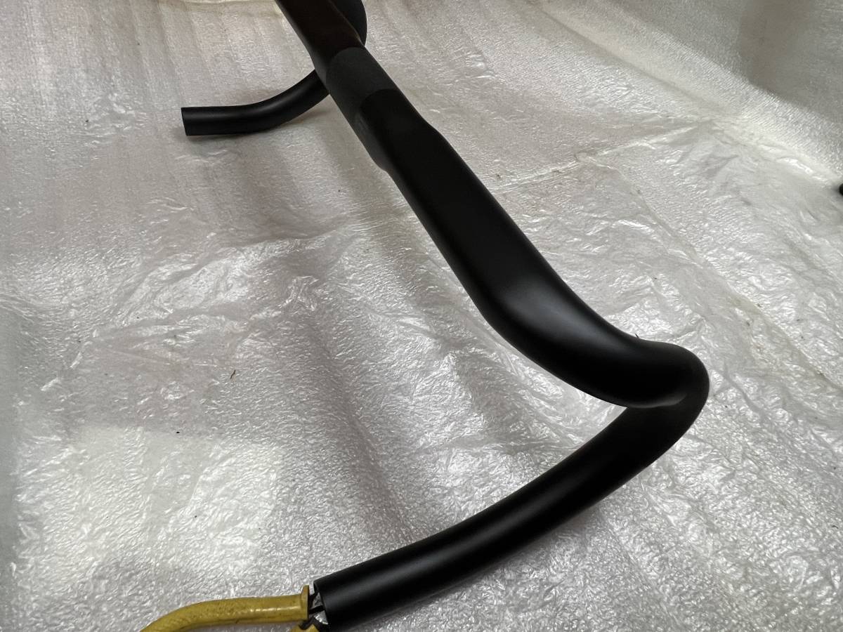 Fizik Cyrano R1 カーボン ドロップハンドル 400㎜ HD250202D Fizik Cyrano R1 カーボン ドロップハンドル 400㎜ HD250202D