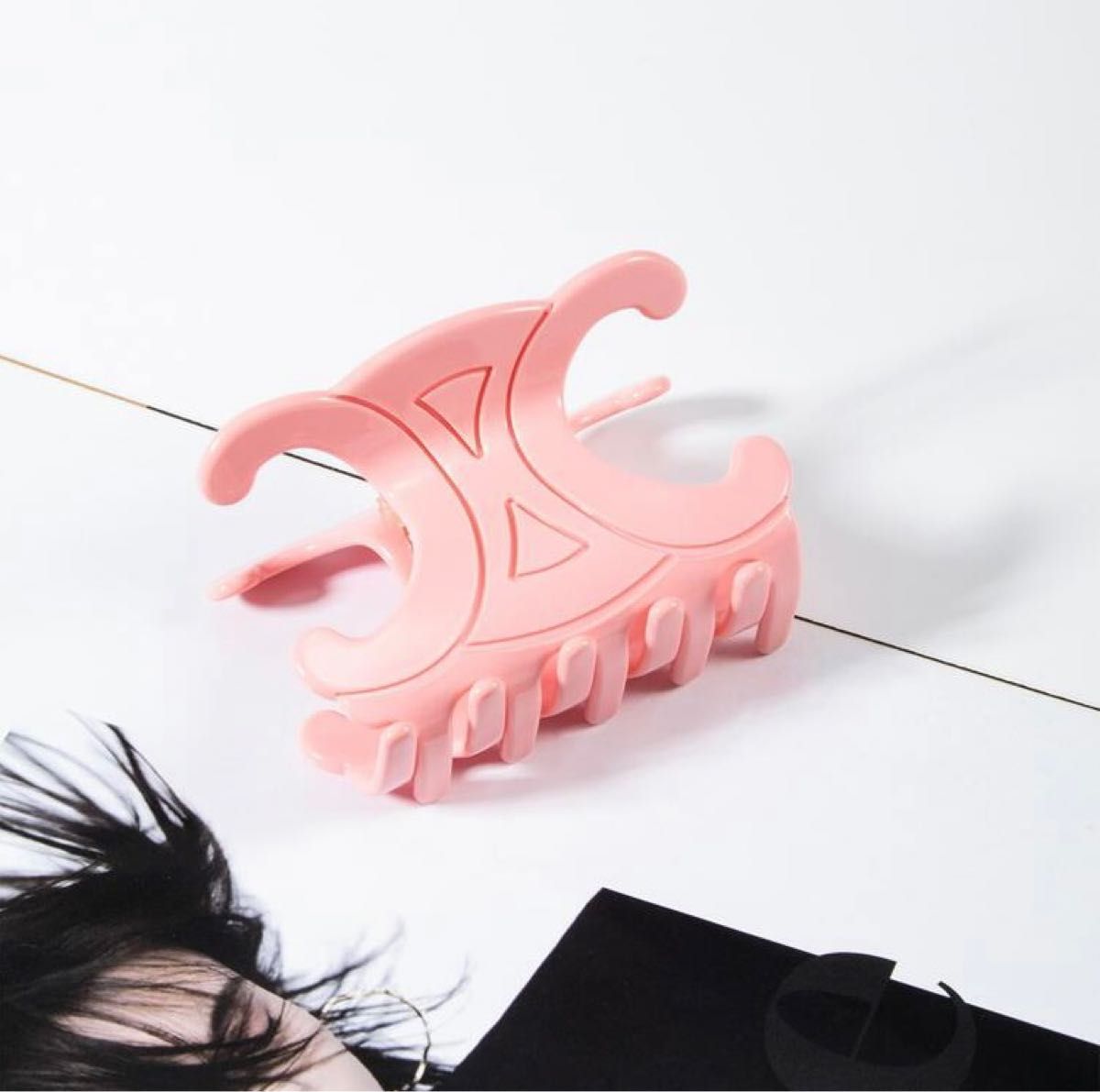 セリーヌ トリオンフ ヘアクリップ べっ甲 ピンク 2つセット セリーヌ トリオンフ ヘアクリップ べっ甲 ピンク 2つセット