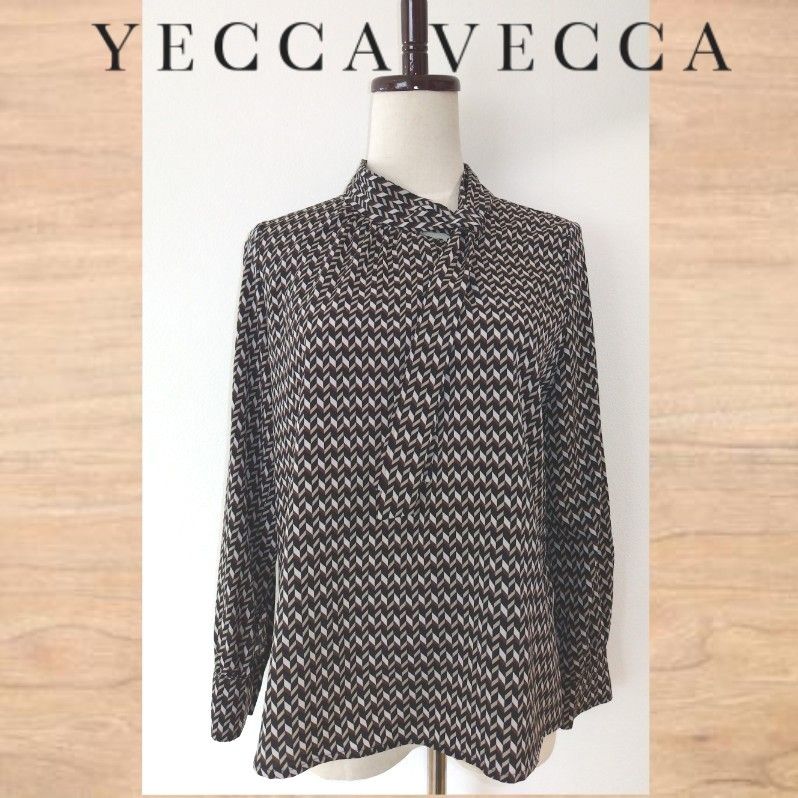 【美品】YECCA VECCA(イェッカヴェッカ)幾何学模様ボウタイブラウス