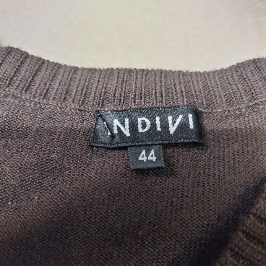 【美品】INDIVI(インディヴィ)ウール100%　Vネックニット　ブラウン