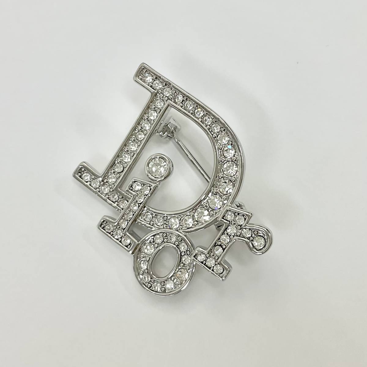 8220 Christian Dior Logo стразы брошь серебряный 