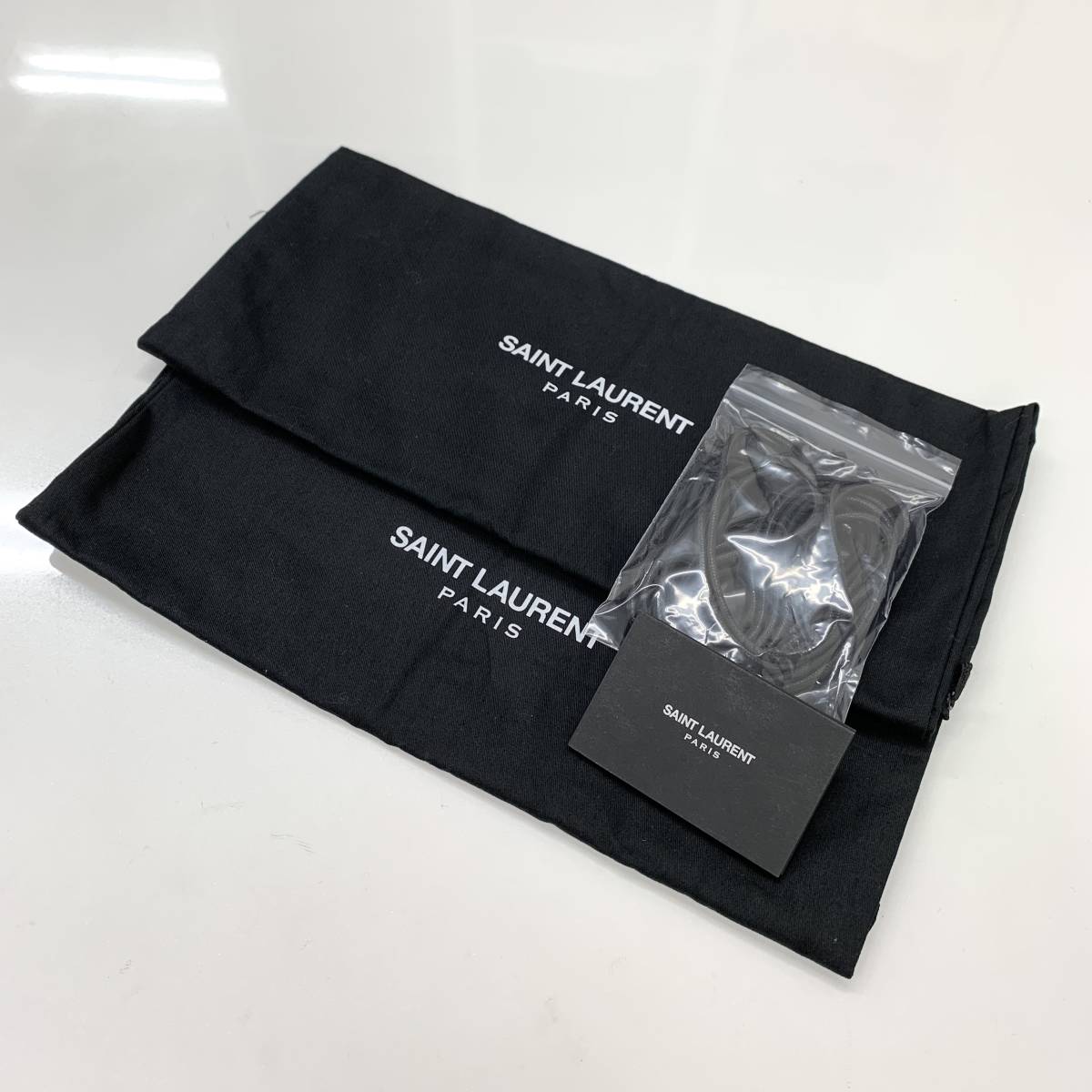 8268 サンローラン レザー ベルト スタッズ ショートブーツ 8268 サンローラン レザー ベルト スタッズ ショートブーツ