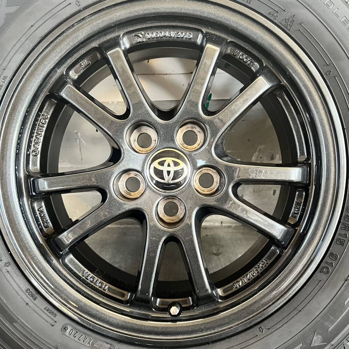 トヨタ純正 プリウス50 純正ホイール スタッドレスタイヤ wm03 195/65r15 センターキャップ 付_画像9